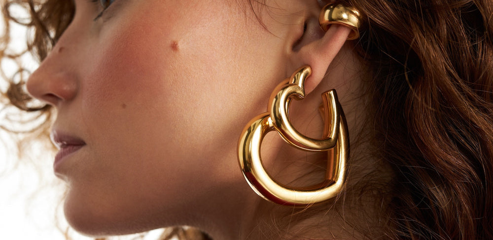 90s Jewelry – Hoop earrings, chokers, and chunky gold chains are back