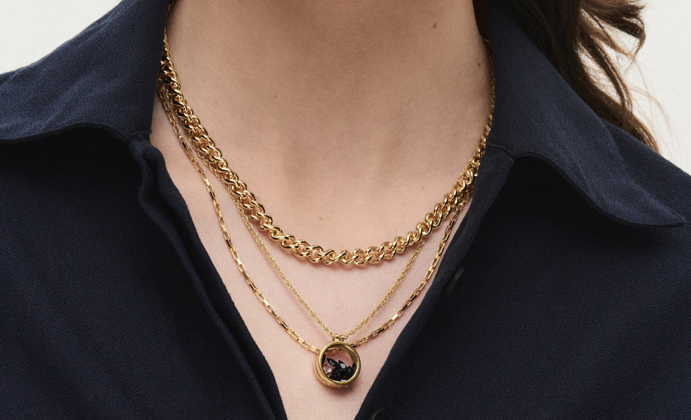 Co zrobić żeby łańcuszki się nie plątały na szyi – jak nosić i przechowywać łańcuszki?